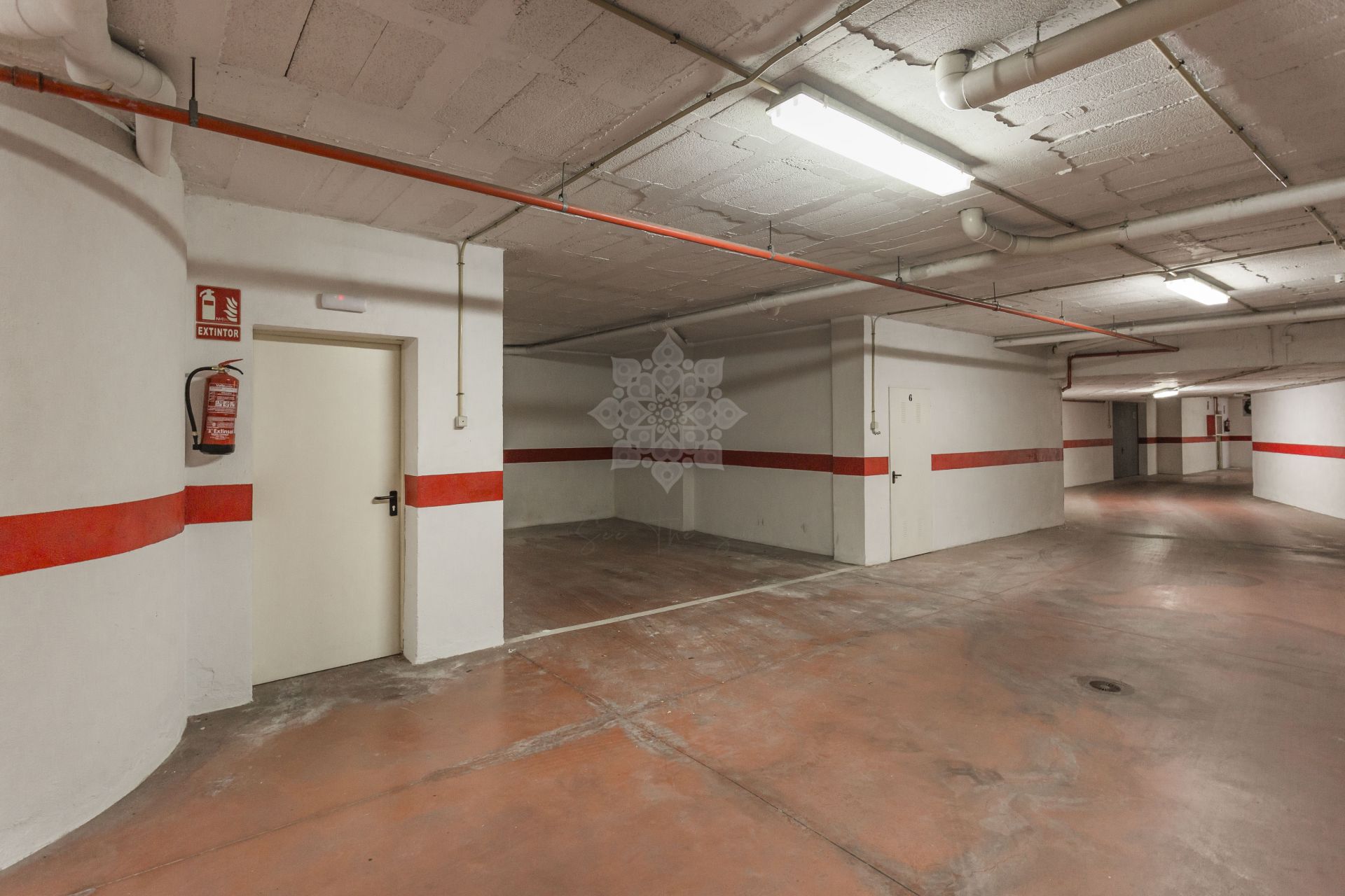 Apartament na parterze w Rio Real, Marbella