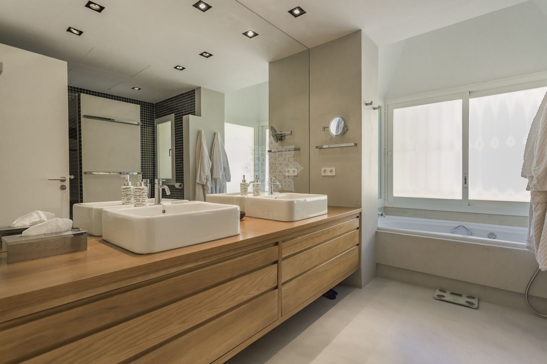 Apartament na parterze w Rio Real, Marbella