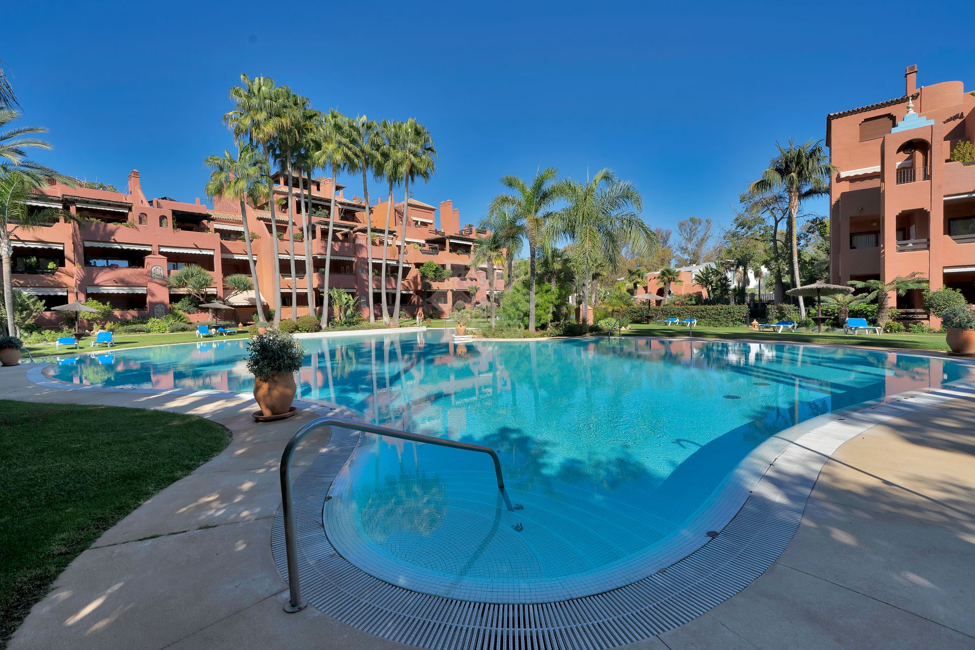 Triplex in Guadalmina Baja, San Pedro de Alcantara