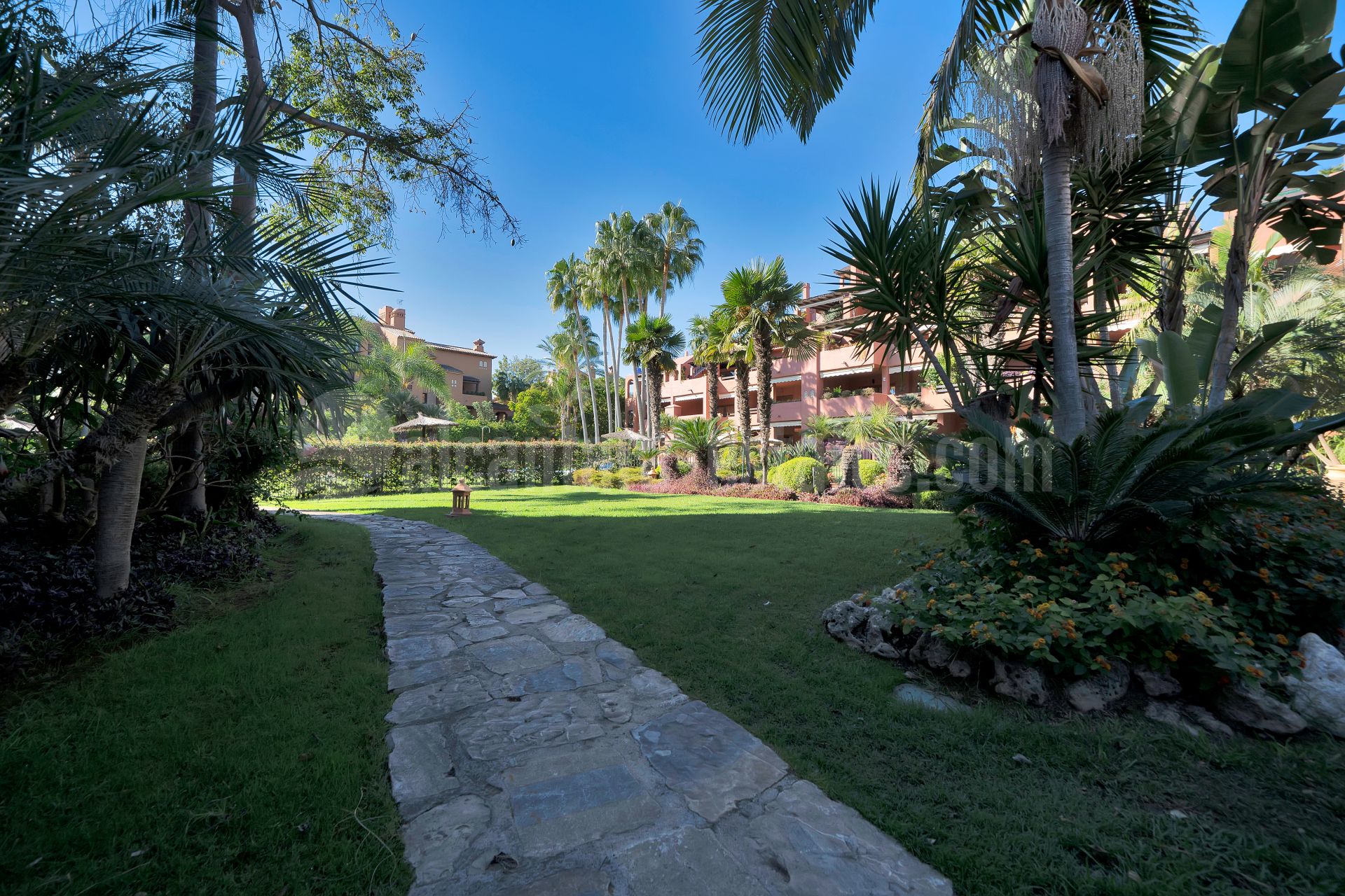 Triplex in Guadalmina Baja, San Pedro de Alcantara