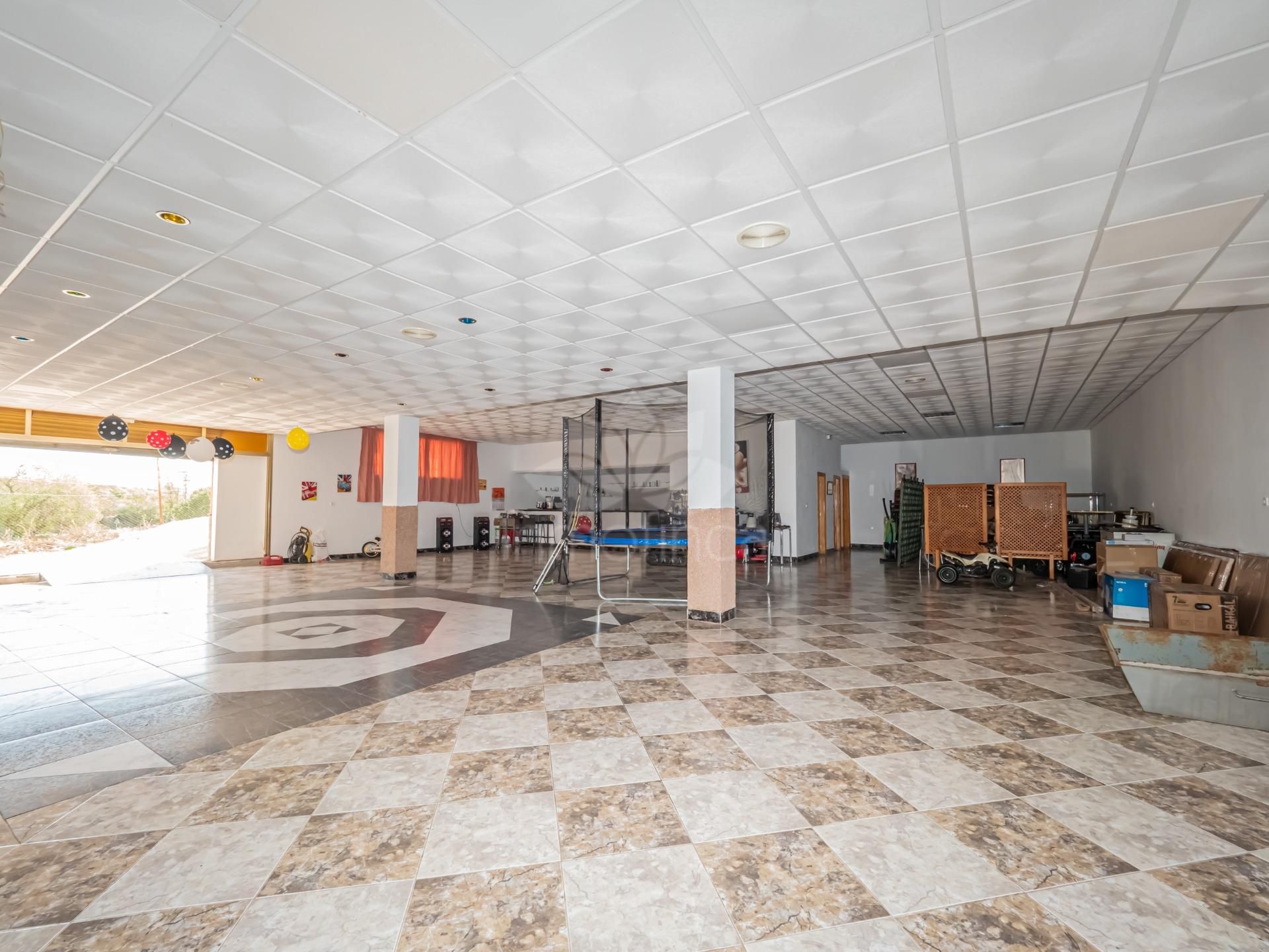 Commercial Premises in Alozaina