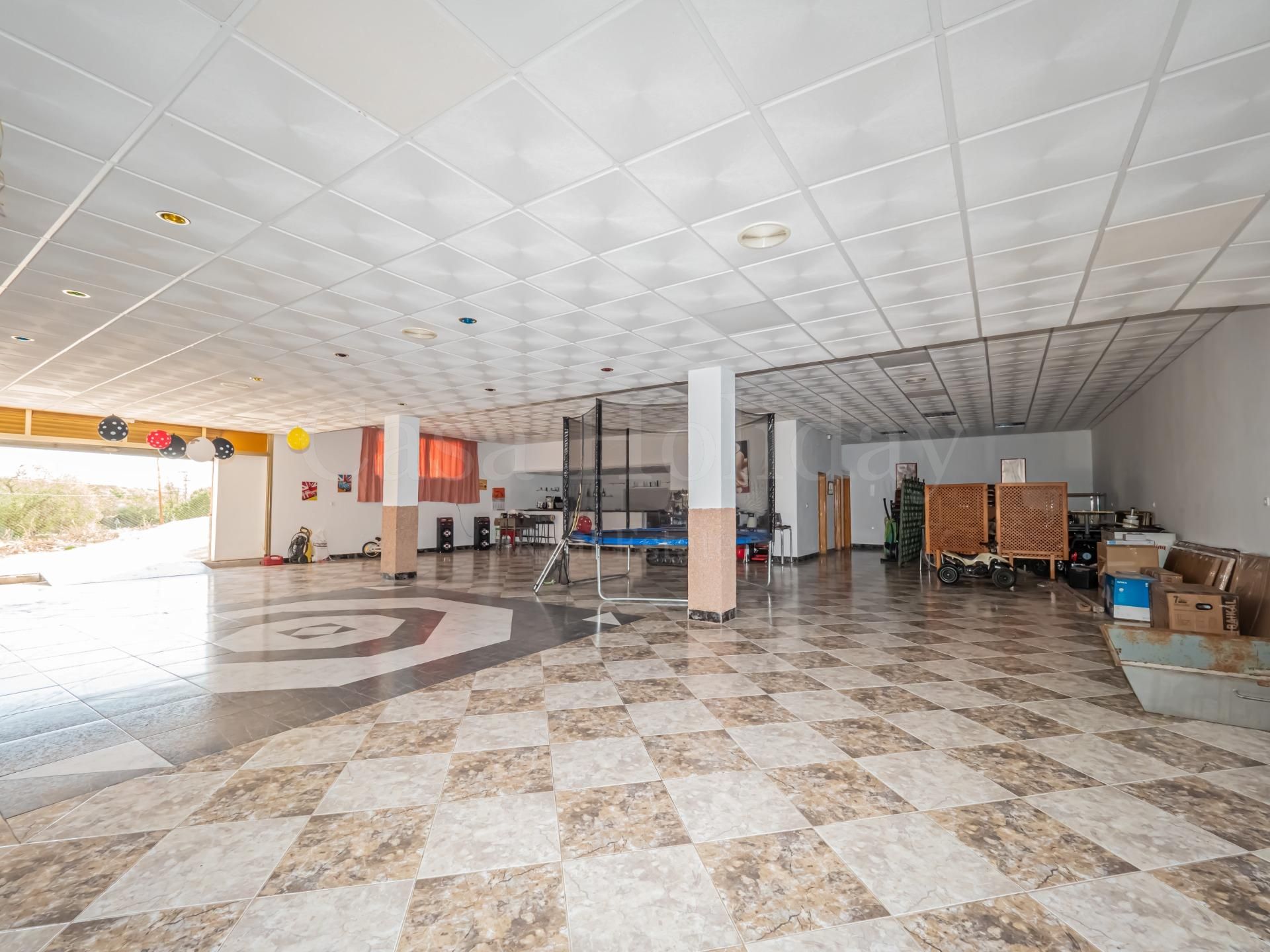 Commercial Premises in Alozaina