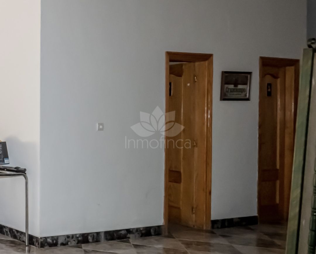 Commercial Premises in Alozaina