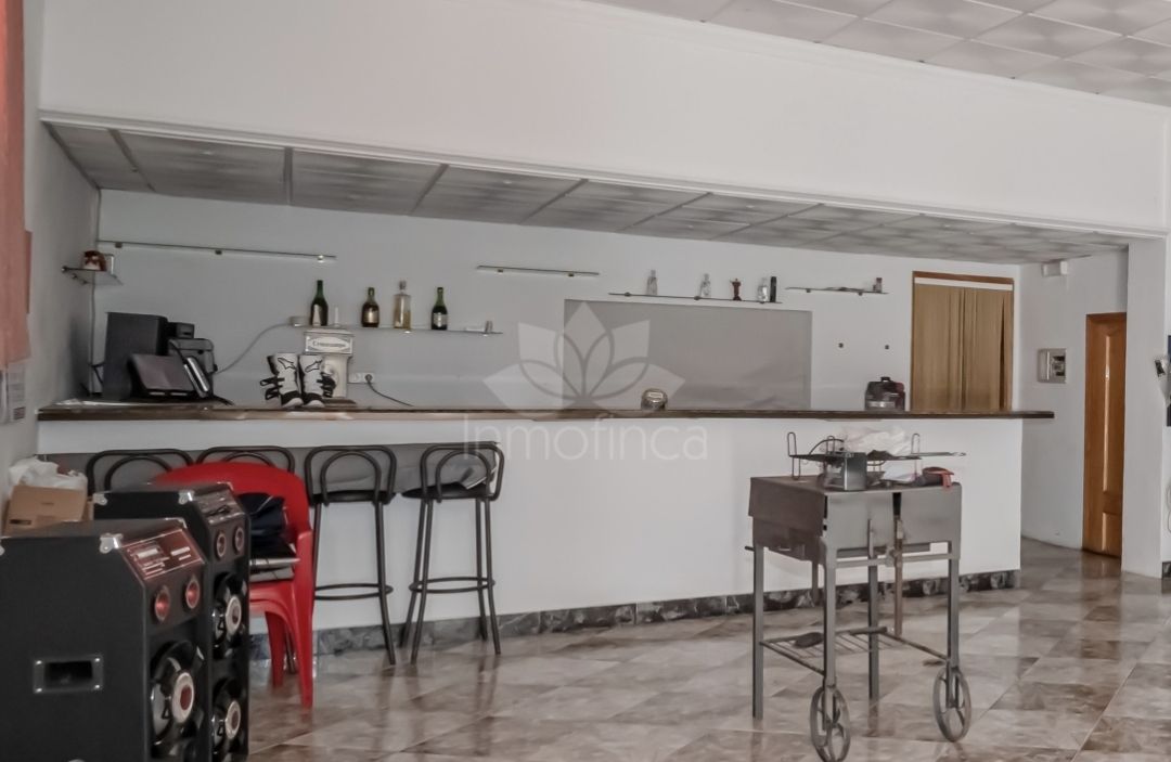 Commercial Premises in Alozaina