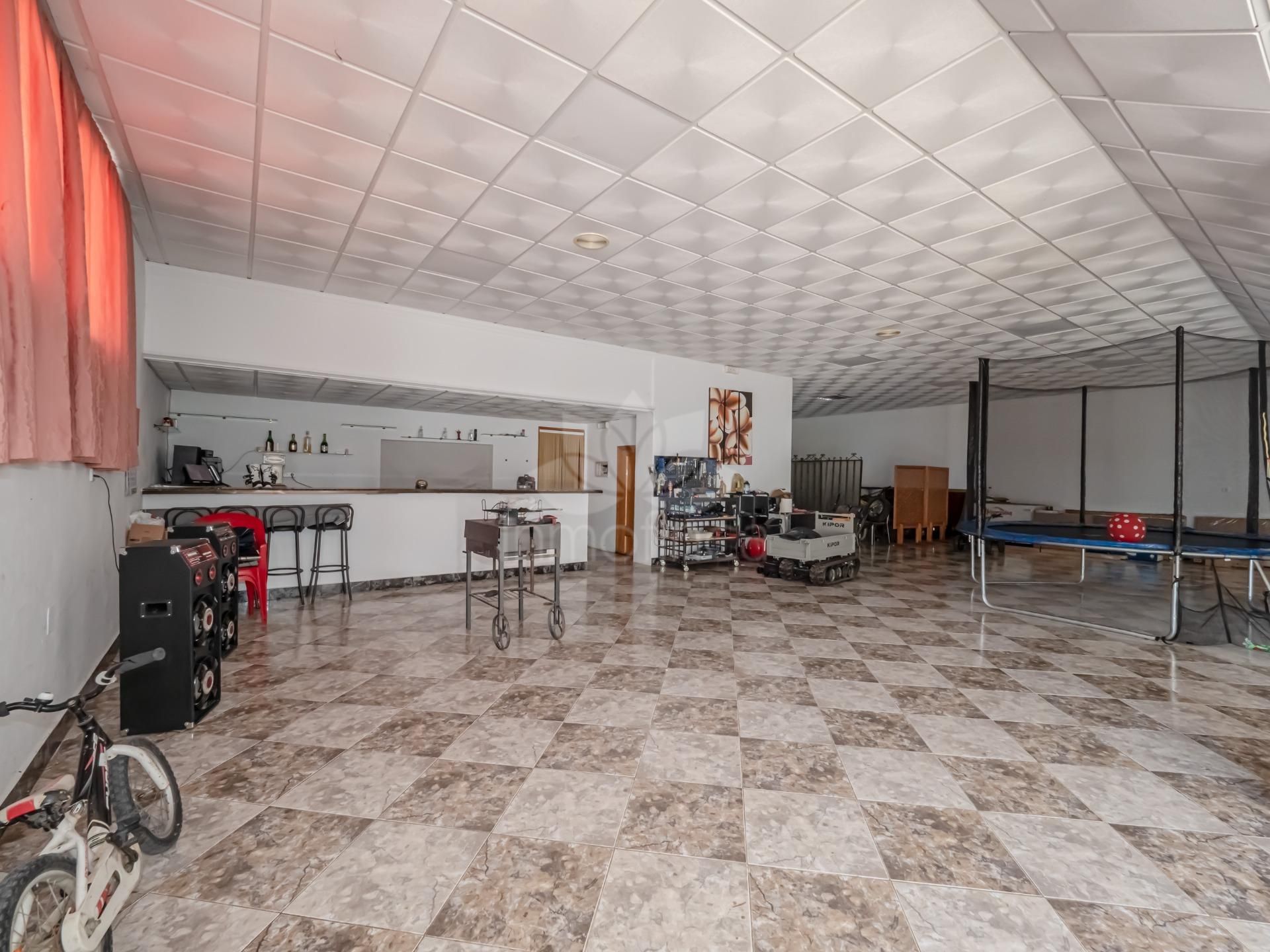 Commercial Premises in Alozaina