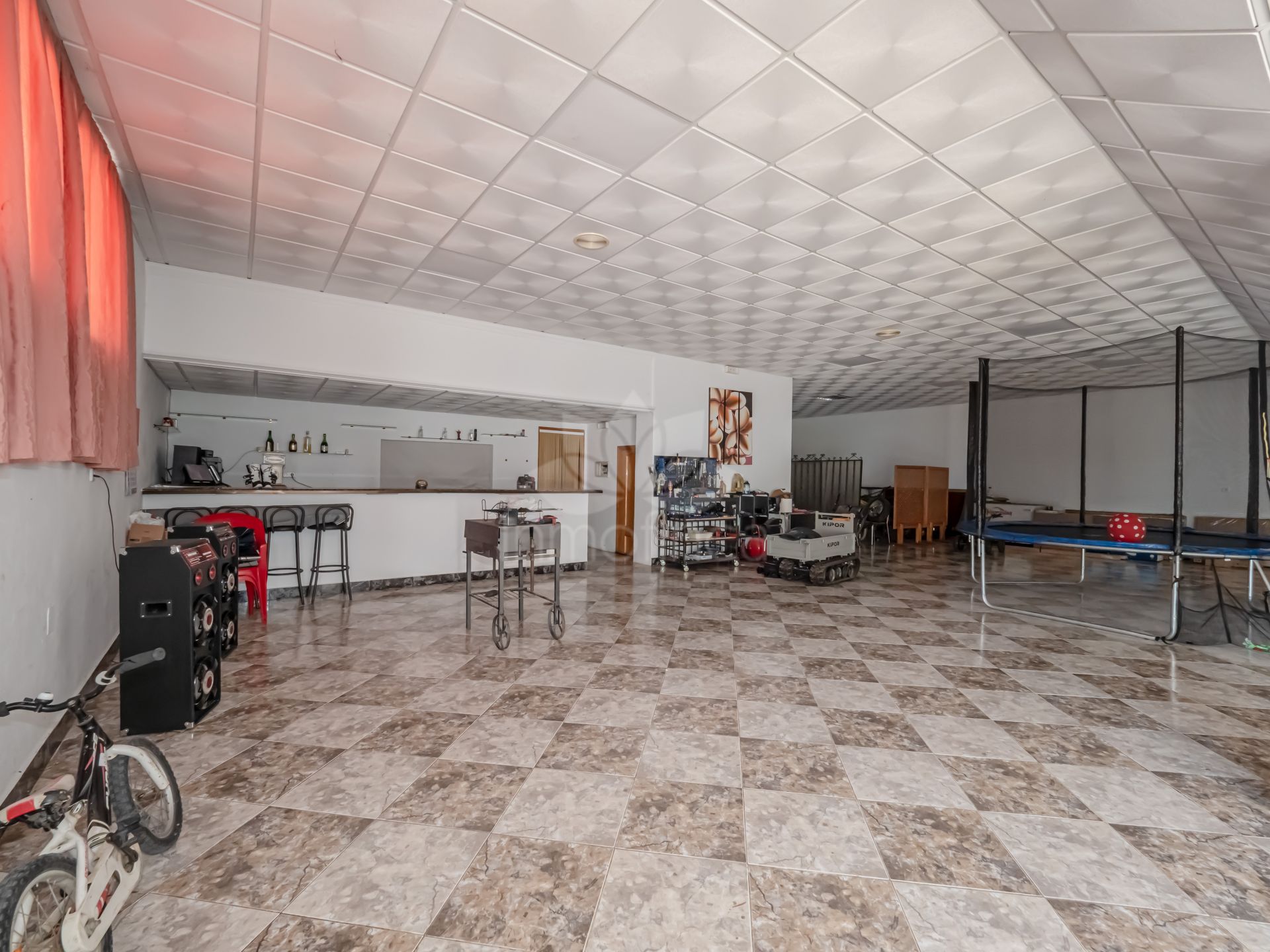 Commercial Premises in Alozaina