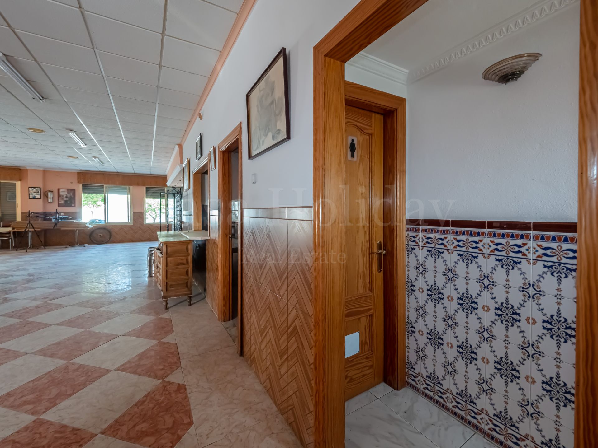 Commercial Premises in Alozaina