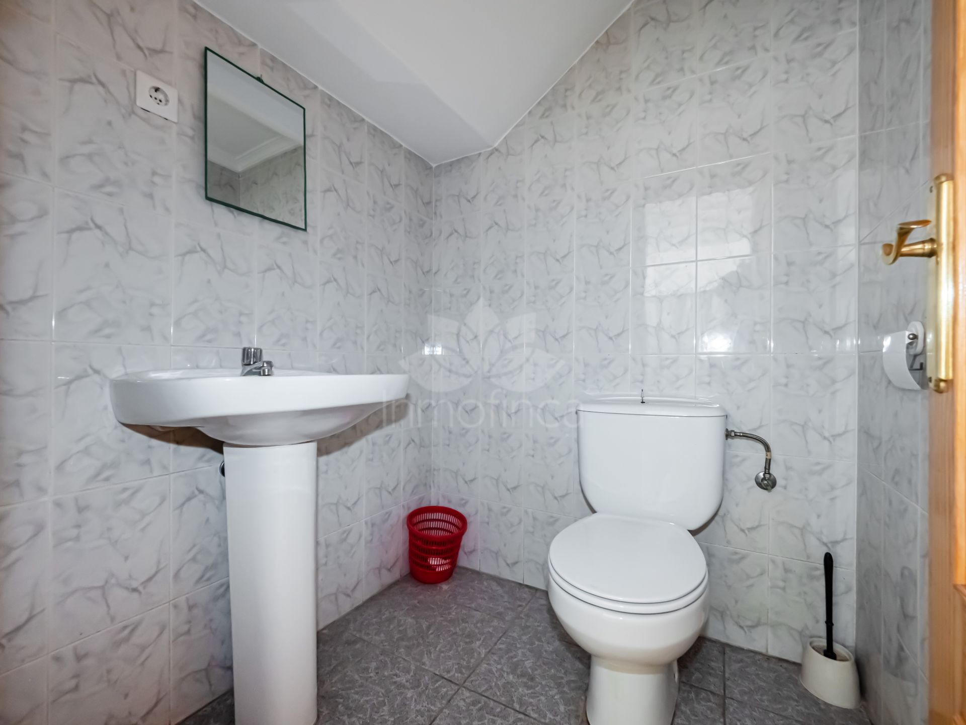 Commercial Premises in Alozaina