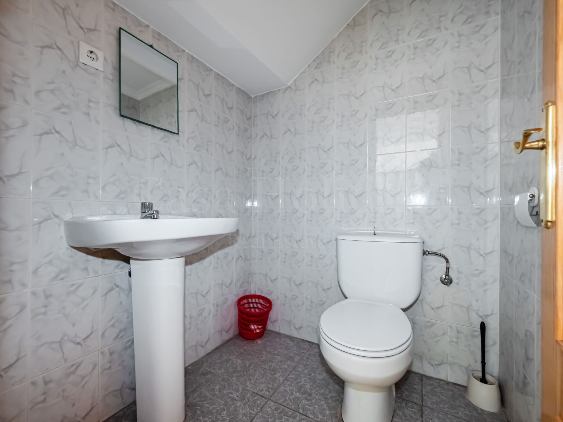 Commercial Premises in Alozaina