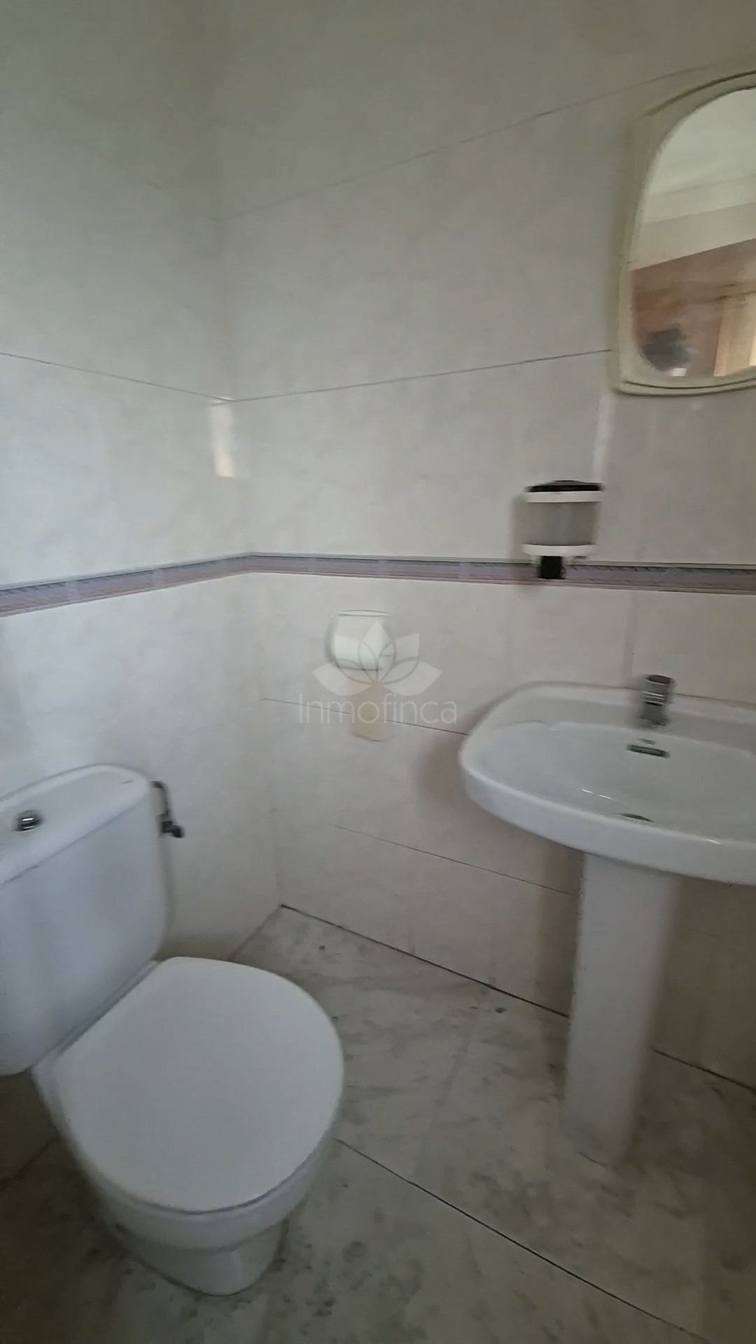 Commercial Premises in Alozaina