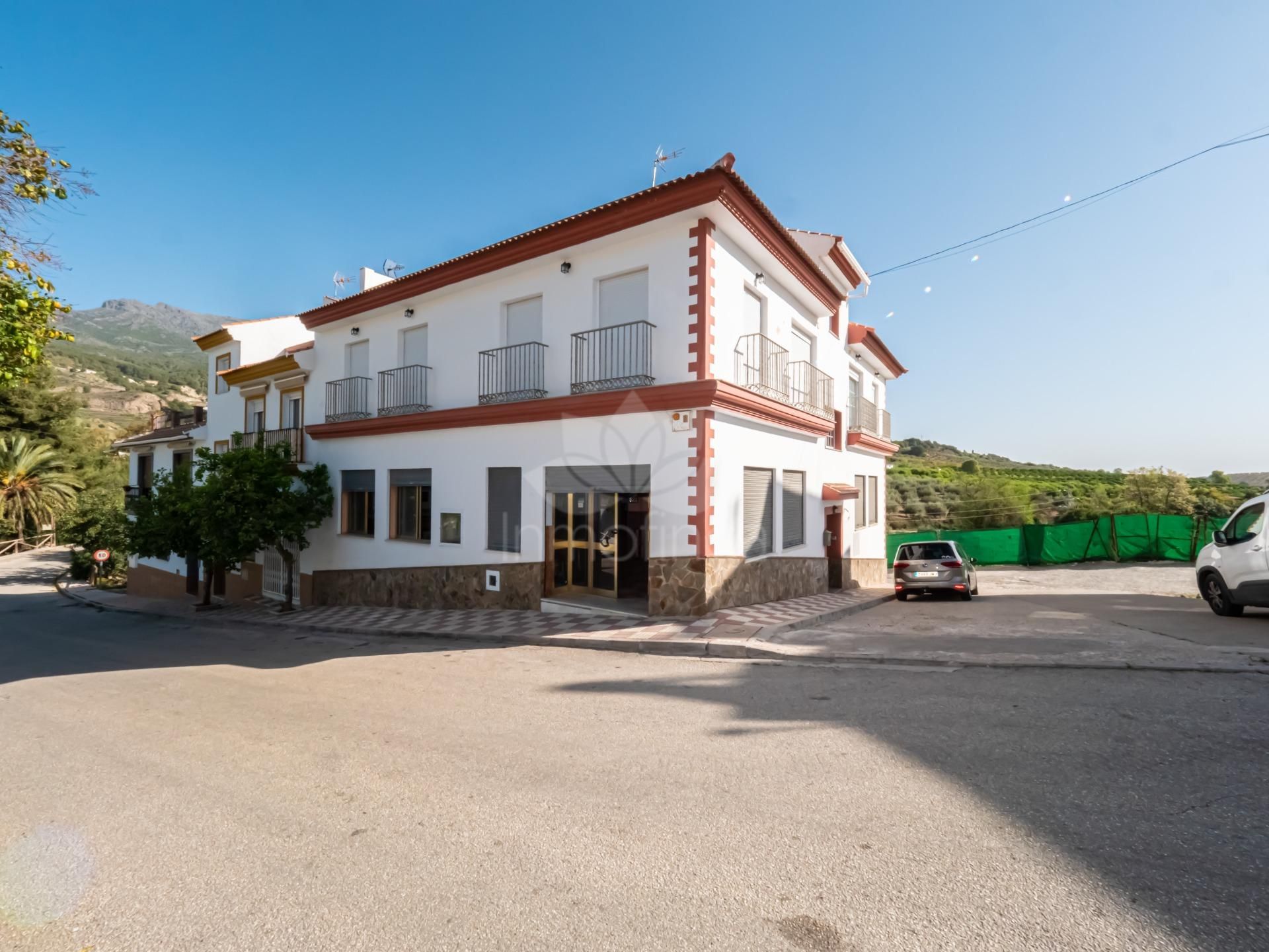 Commercial Premises in Alozaina