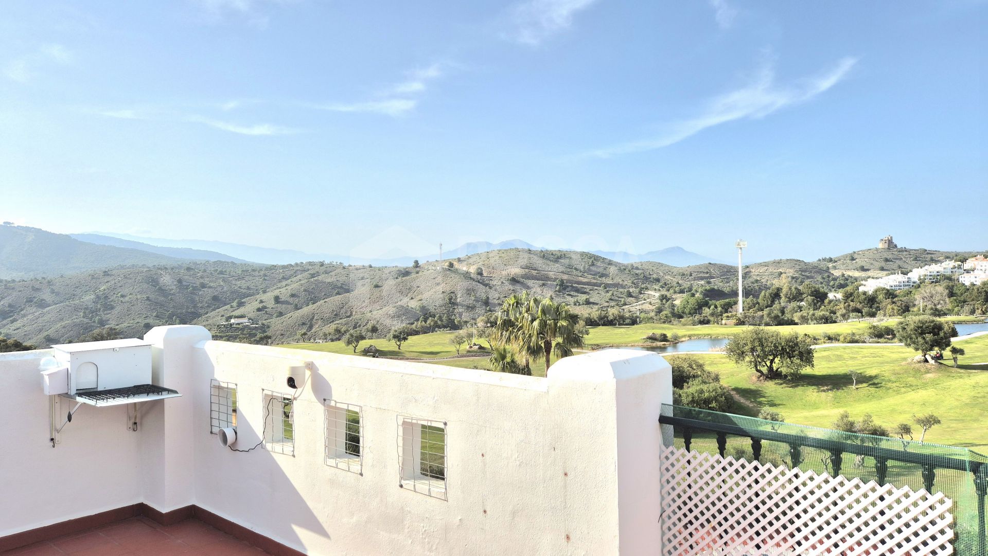 Townhouse with Panoramic Views and Solarium in Alhaurín Golf