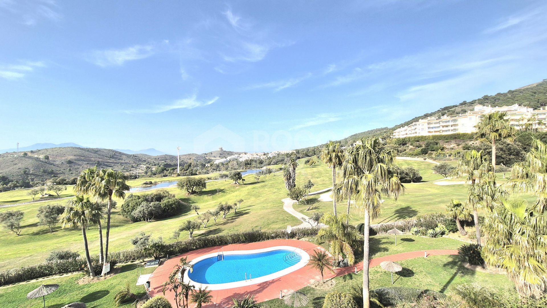 Townhouse with Panoramic Views and Solarium in Alhaurín Golf