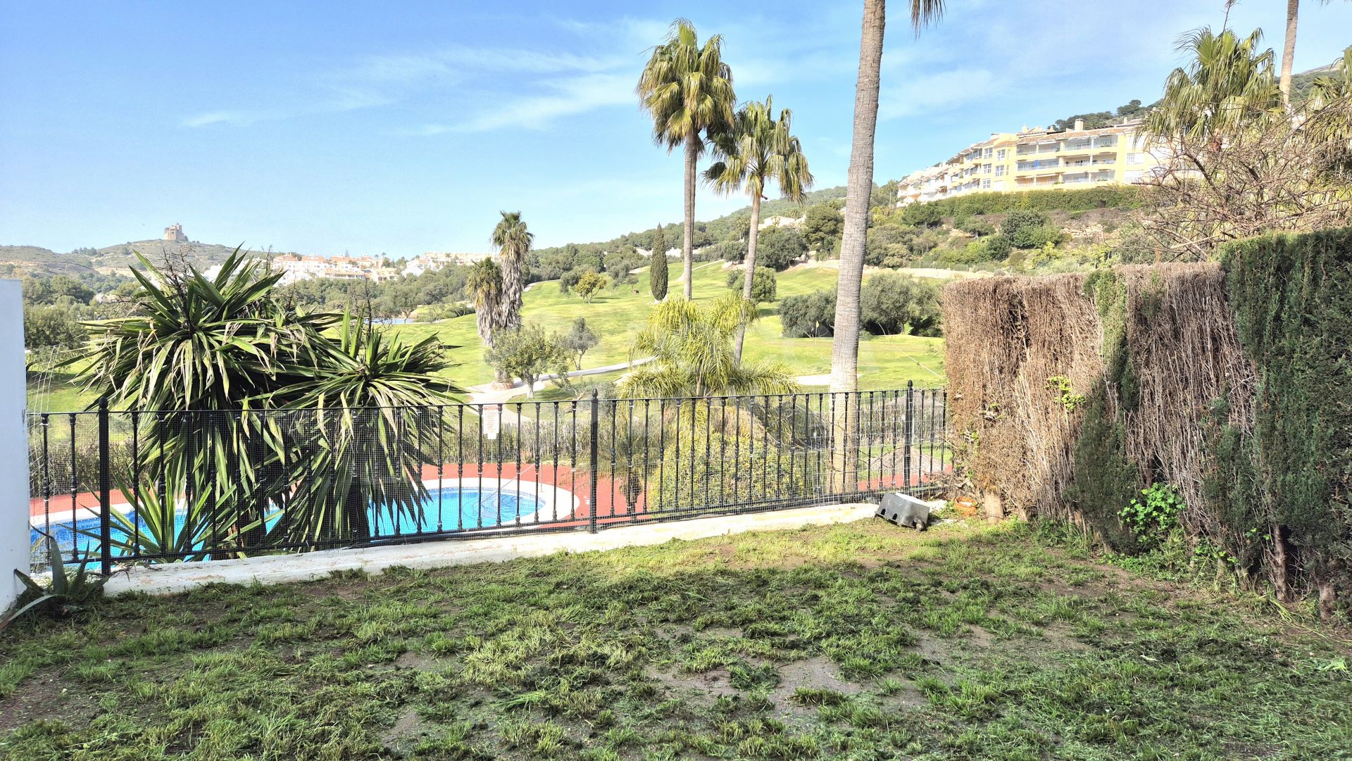 Townhouse with Panoramic Views and Solarium in Alhaurín Golf