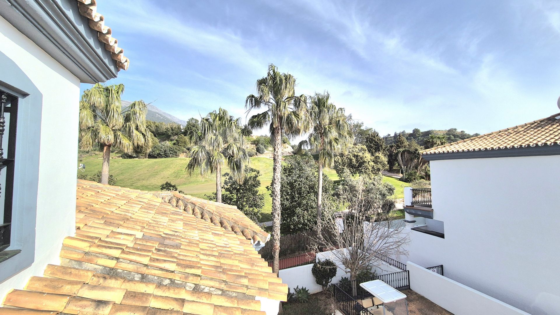 Townhouse with Panoramic Views and Solarium in Alhaurín Golf