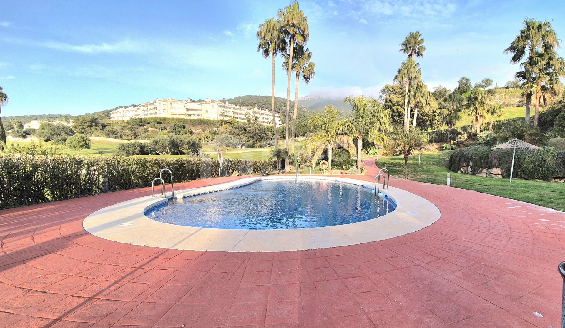 Townhouse with Panoramic Views and Solarium in Alhaurín Golf