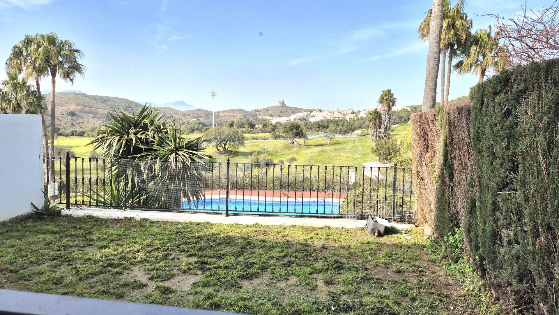 Townhouse with Panoramic Views and Solarium in Alhaurín Golf