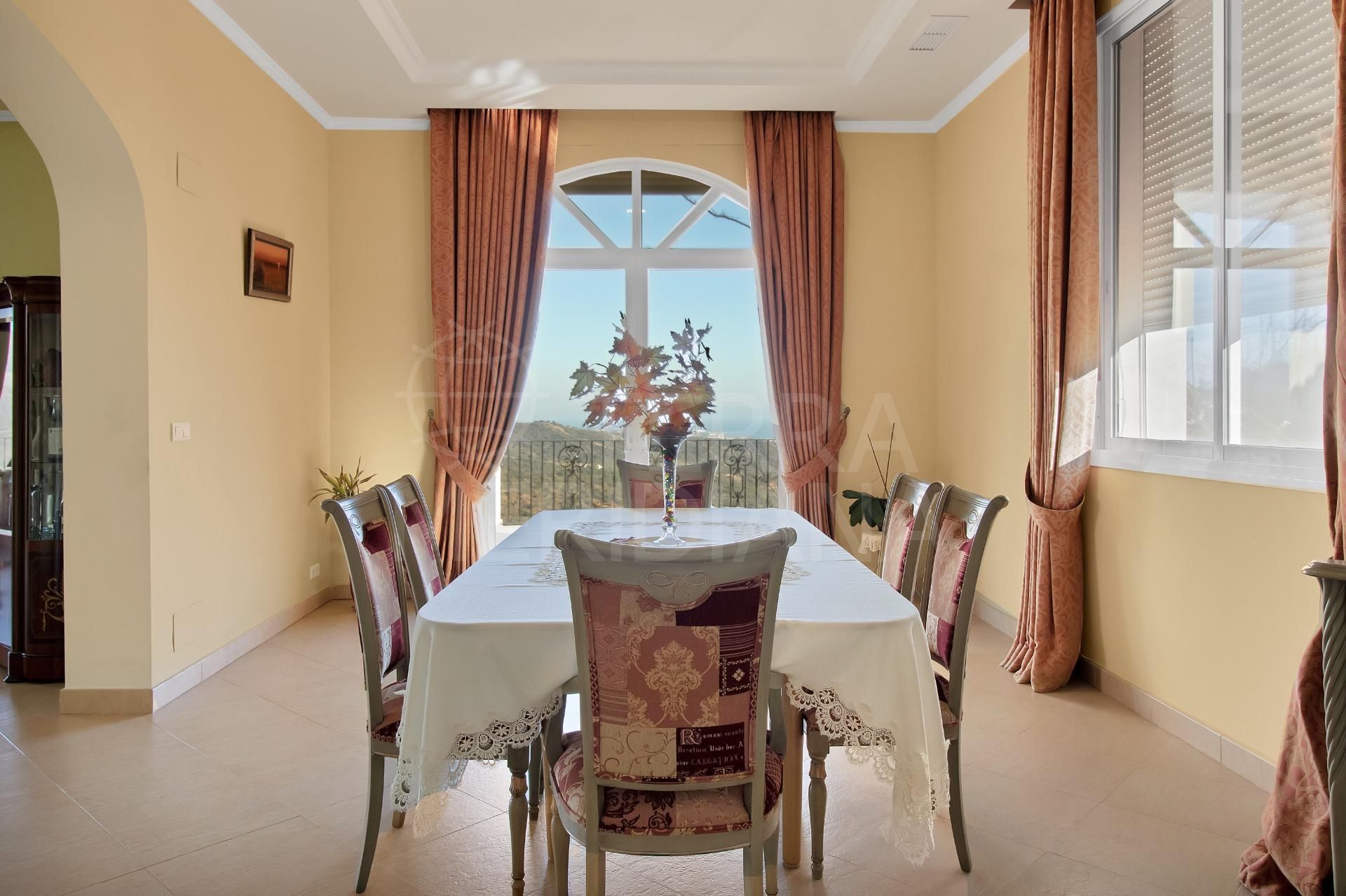 Villa in Estepona