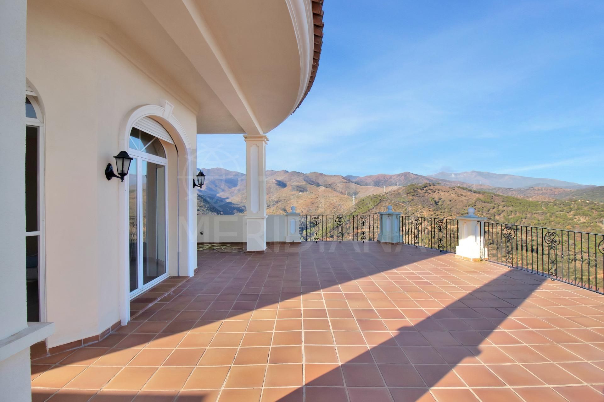 Villa in Estepona