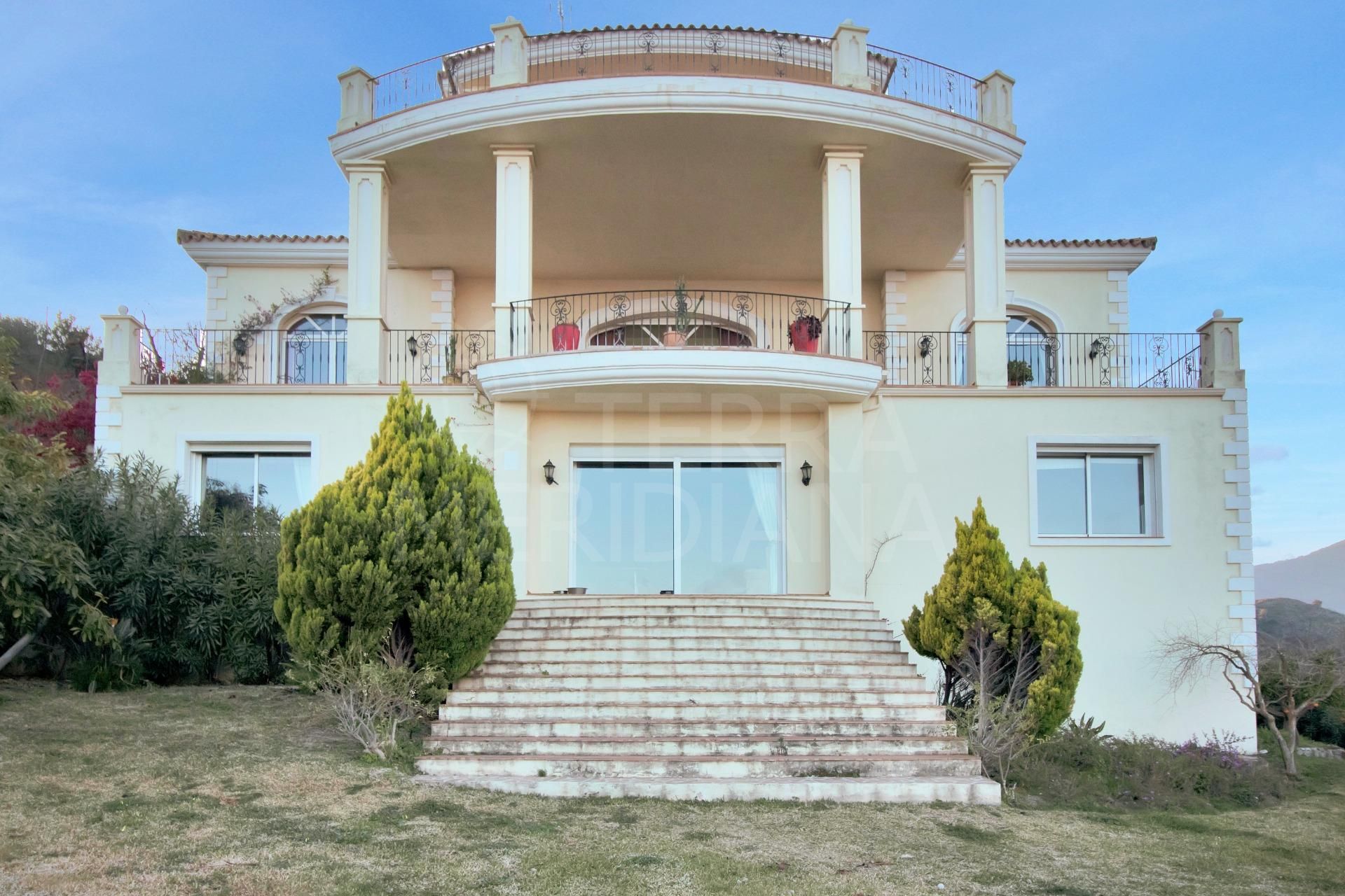 Villa in Estepona