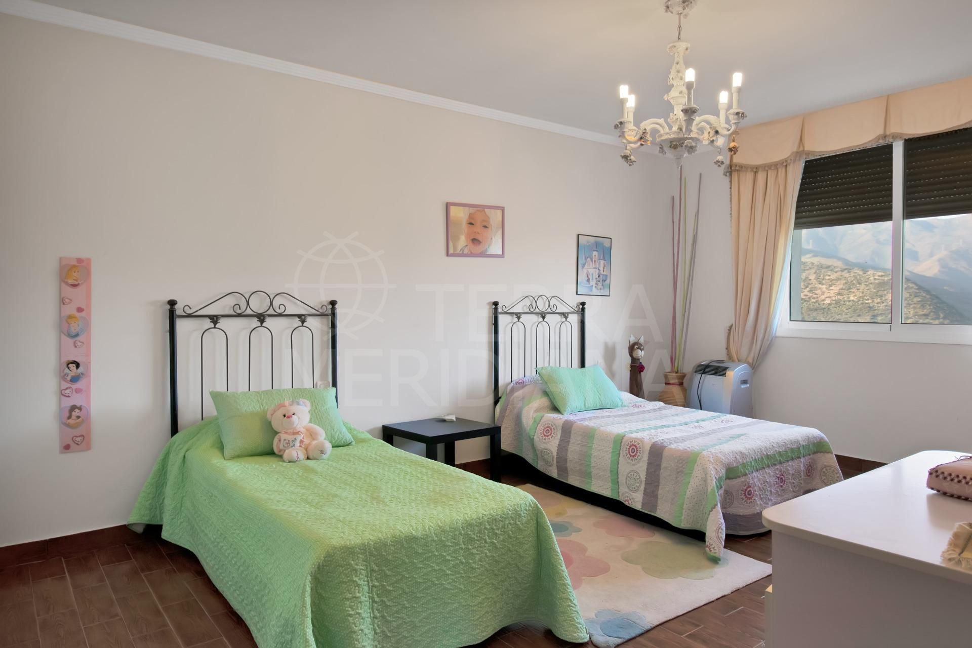 Villa in Estepona