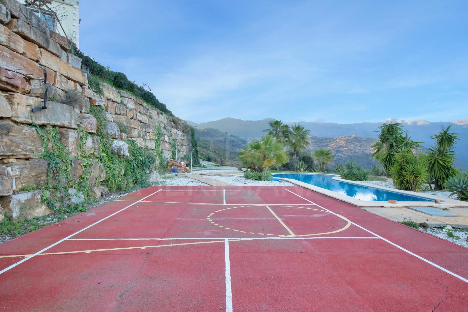 Villa in Estepona