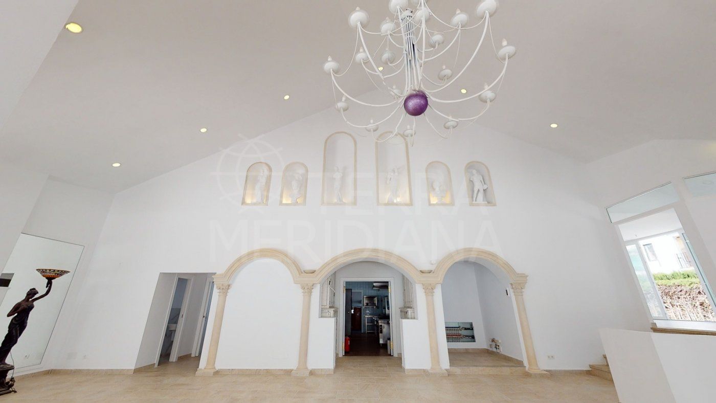 Business in El Pilar, Estepona