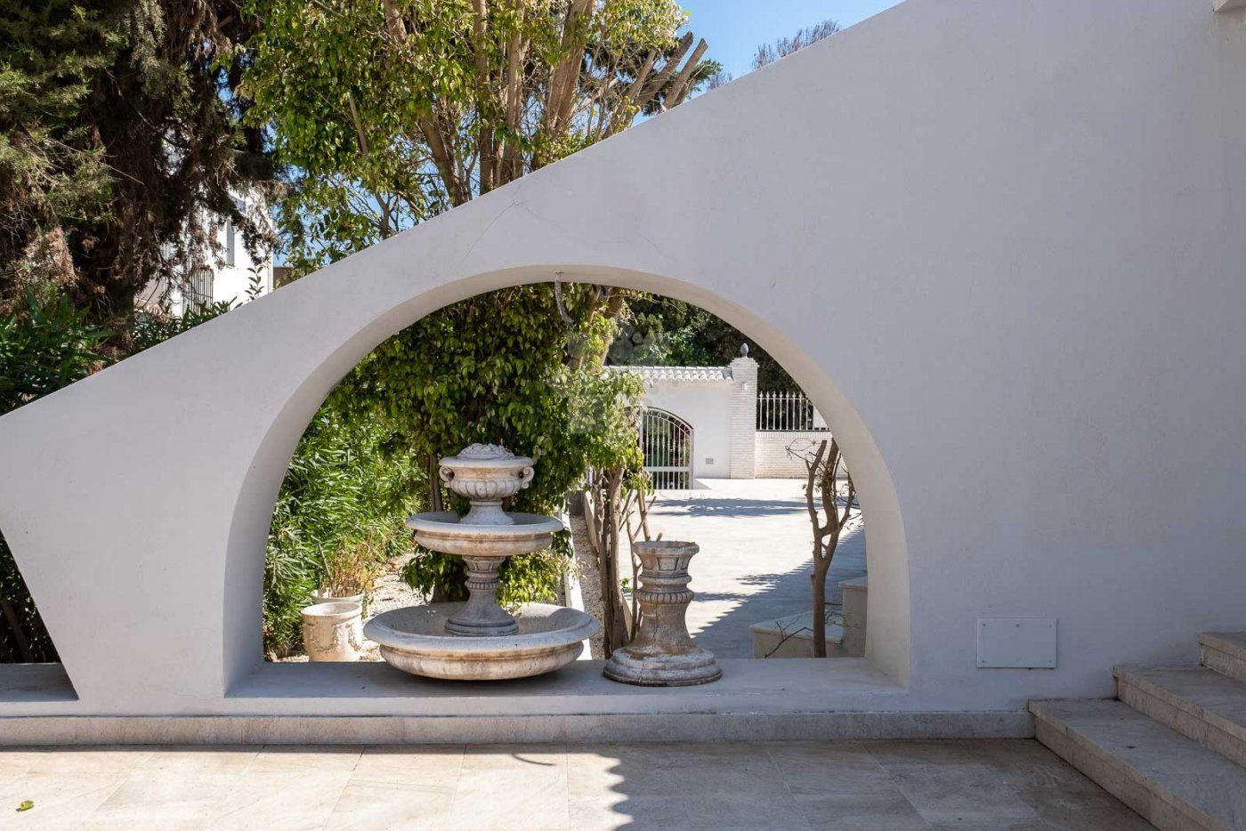 Biznes w El Pilar, Estepona