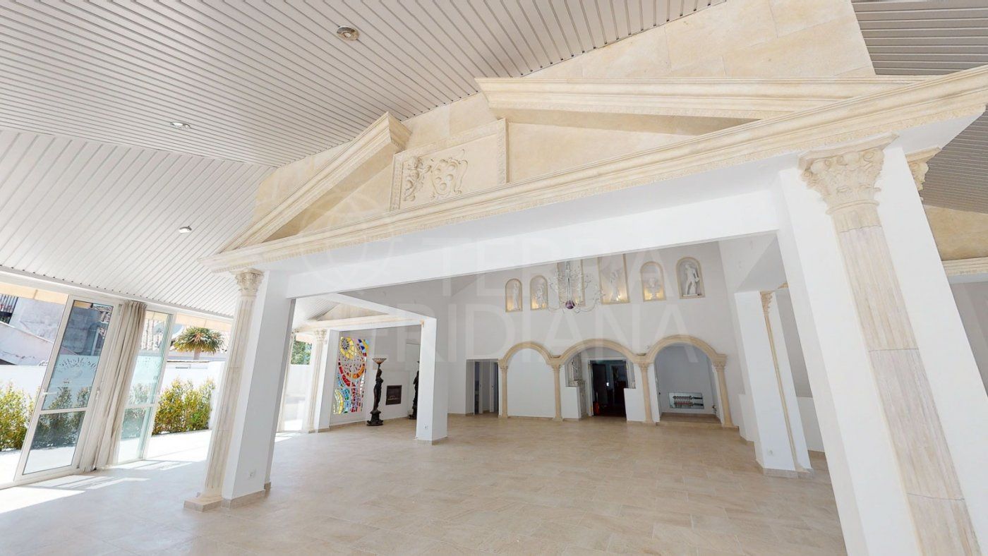 Business in El Pilar, Estepona