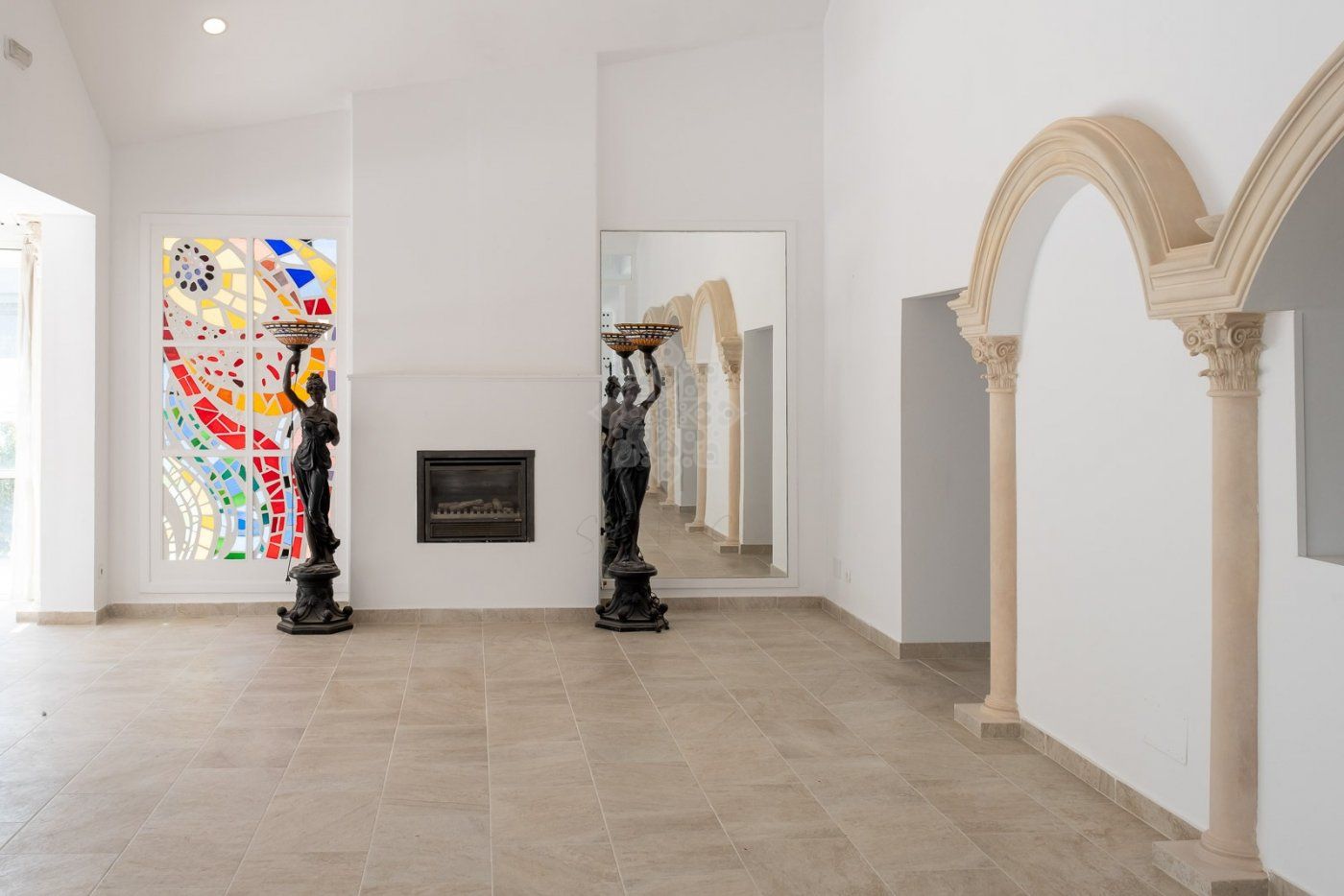 Biznes w El Pilar, Estepona