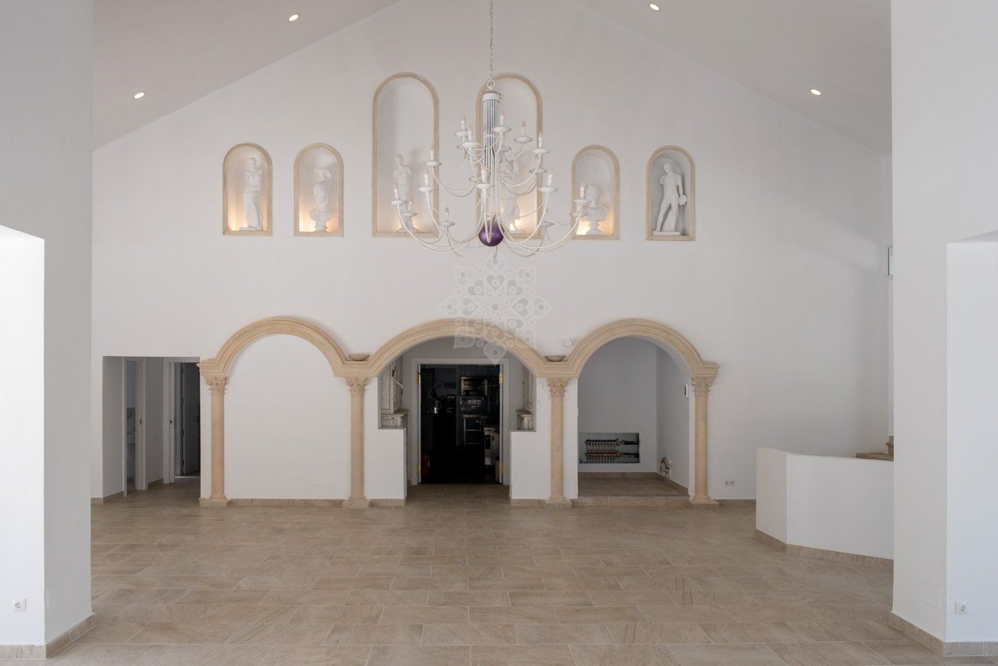 Biznes w El Pilar, Estepona