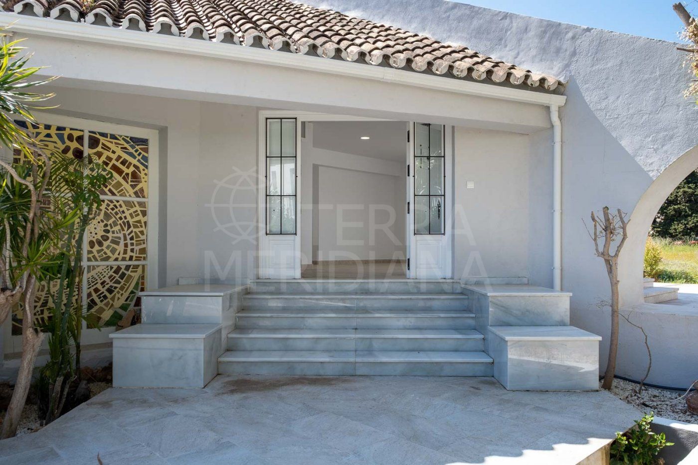 Business in El Pilar, Estepona