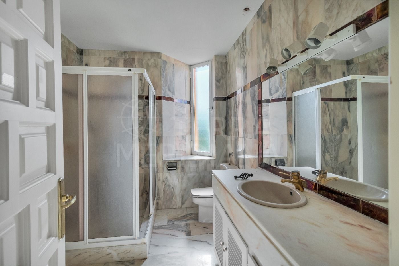 Villa in Atalaya Golf, Estepona