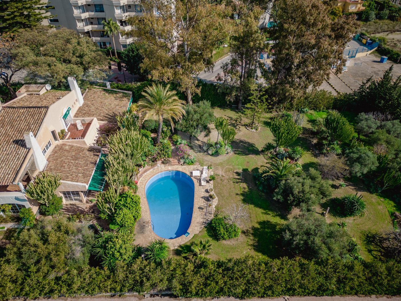 Villa in Atalaya Golf, Estepona