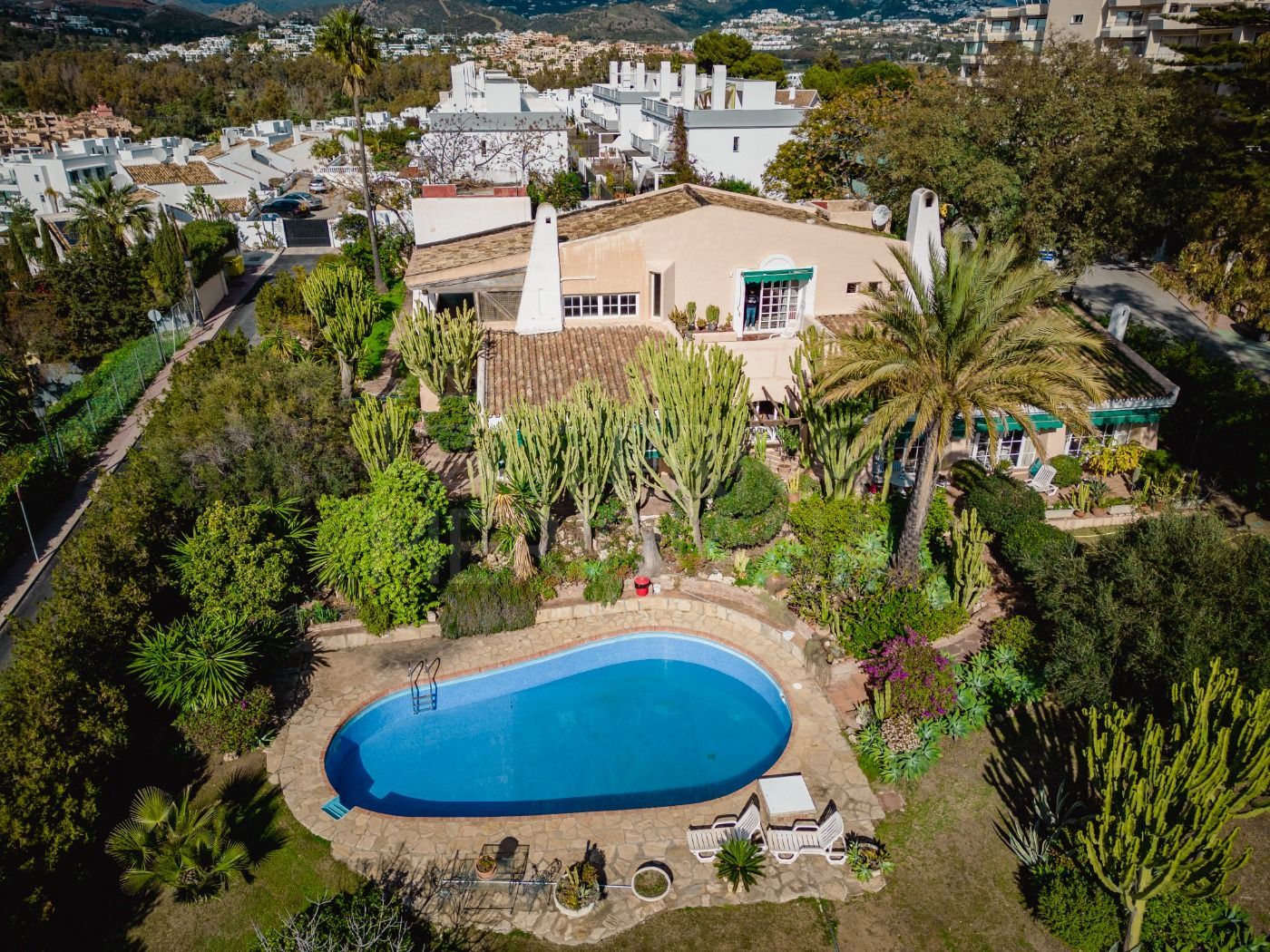 Villa in Atalaya Golf, Estepona