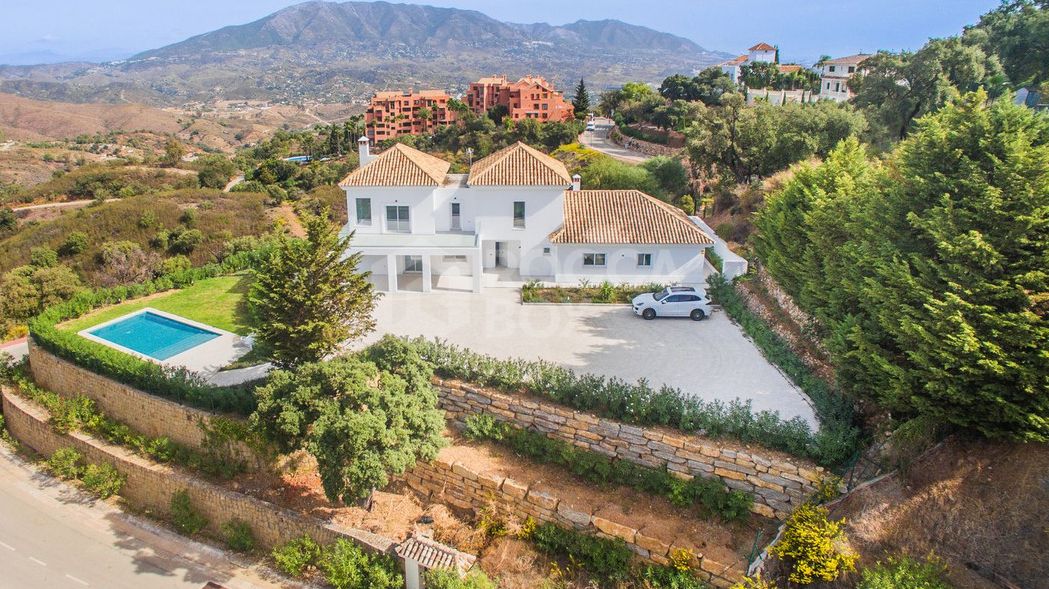 La Mairena Stunning Large Villa