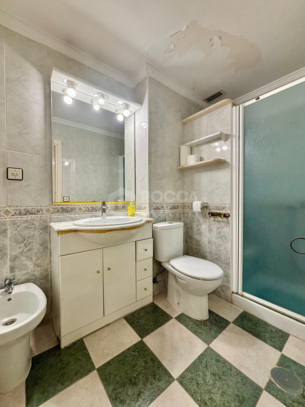 Bright 3-Bedroom Apartment on 6º floor with Mountain Views in Estepona and a garage