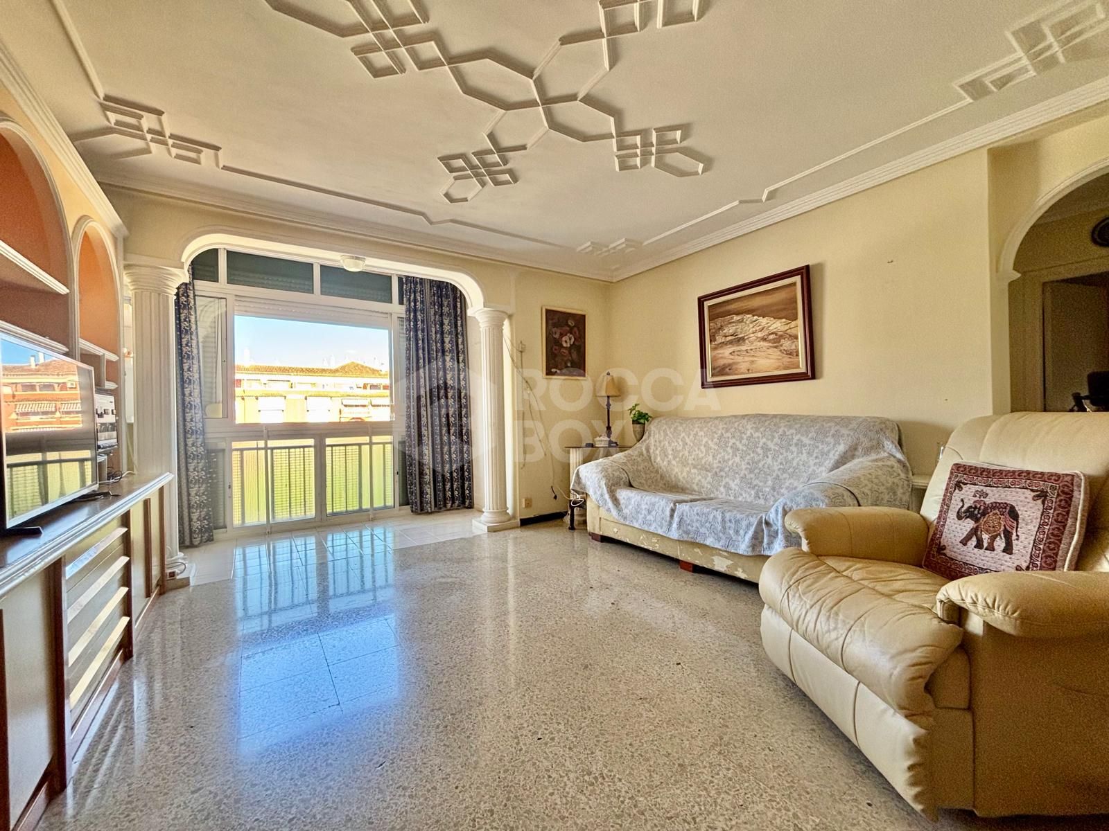 Bright 3-Bedroom Apartment on 6º floor with Mountain Views in Estepona and a garage