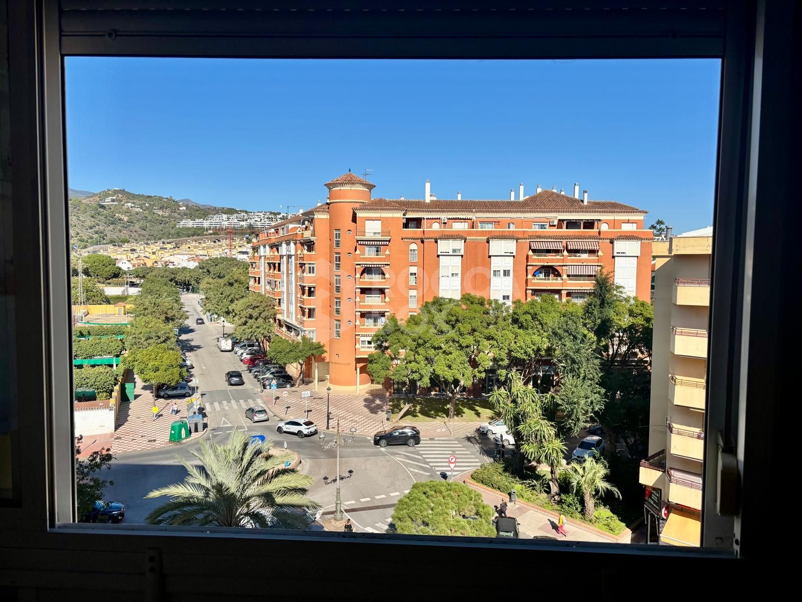 Bright 3-Bedroom Apartment on 6º floor with Mountain Views in Estepona and a garage