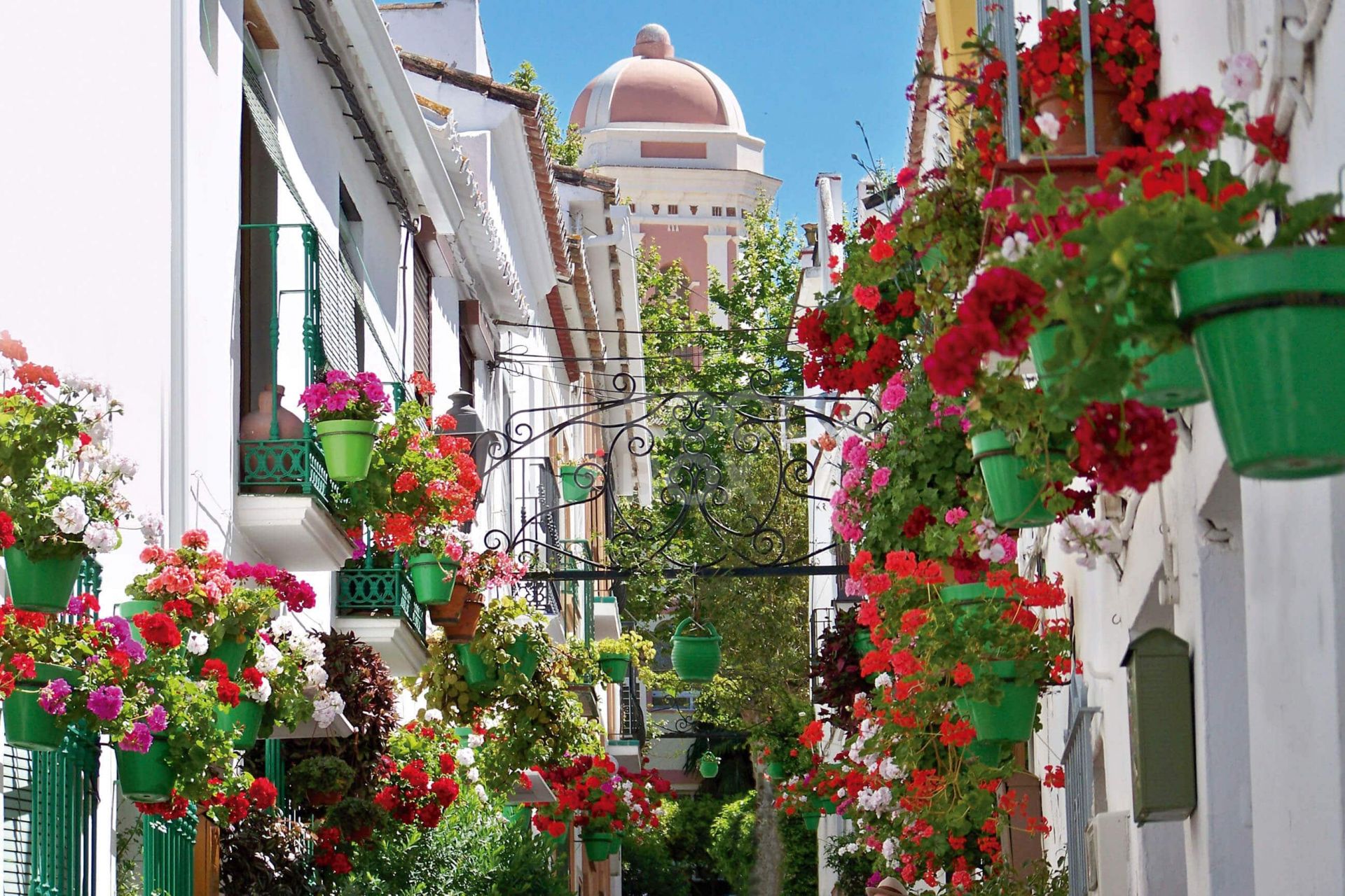 FOR SALE – RESTAURANT IN THE BEST STREET OF ESTEPONA