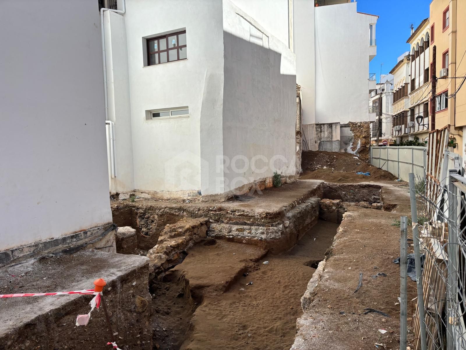 Prime Corner Plot of 190 m² in the Old Town of Estepona – 50m from the Beach, Buildable up to 800 m²