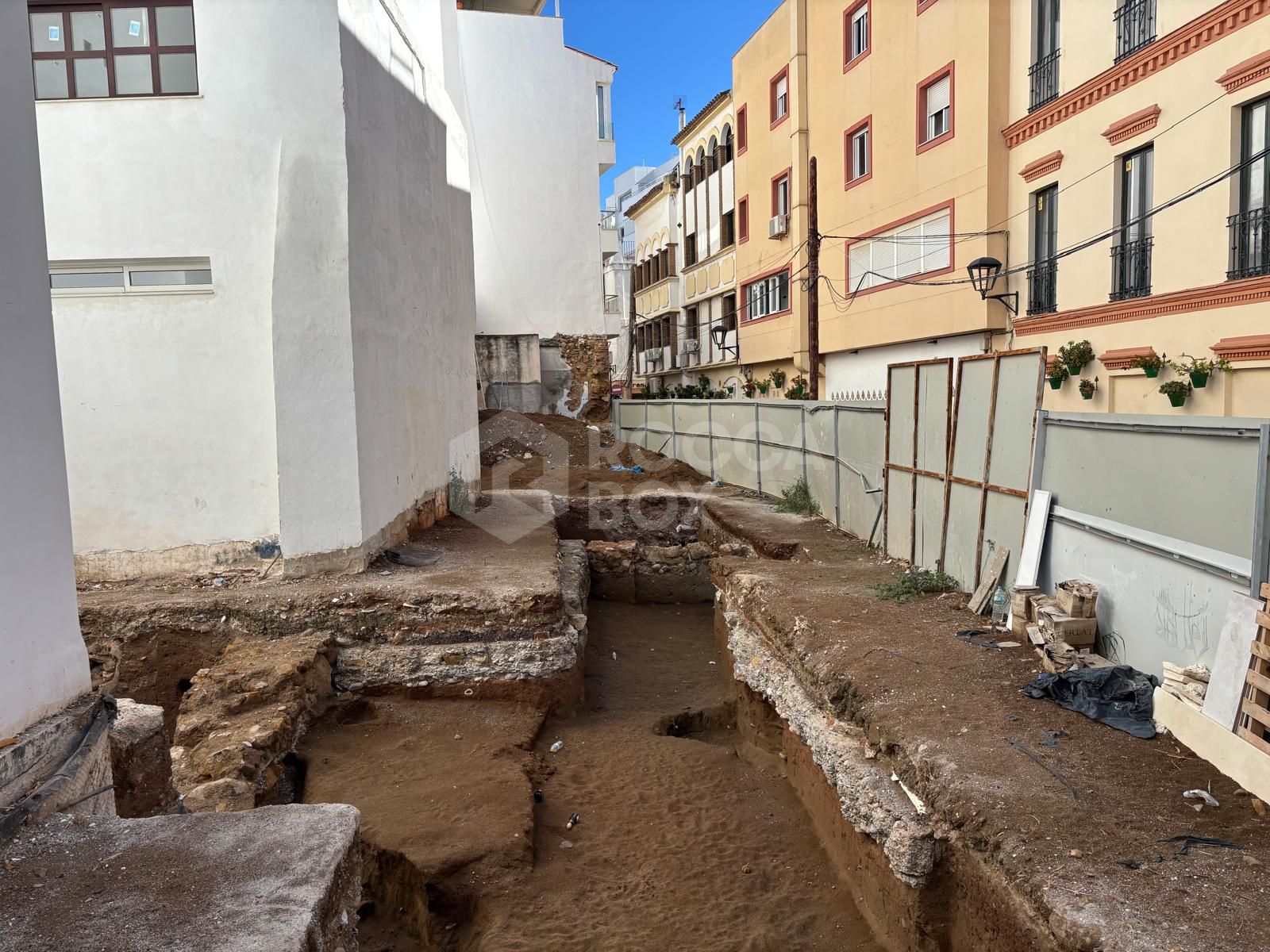 Prime Corner Plot of 190 m² in the Old Town of Estepona – 50m from the Beach, Buildable up to 800 m²