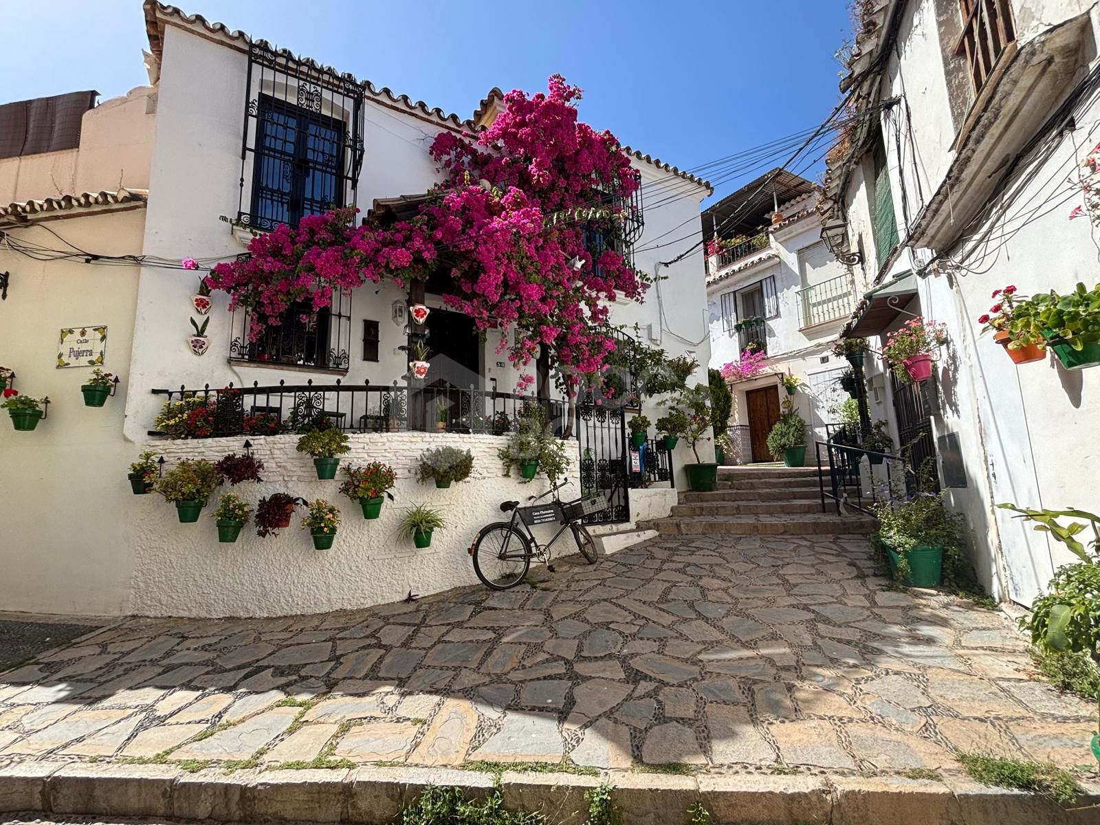 For Sale or Rent – Commercial Premises on Calle Caridad, Estepona