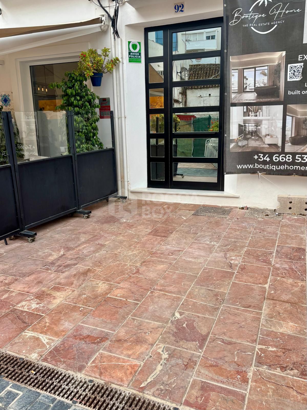 For Sale or Rent – Commercial Premises on Calle Caridad, Estepona