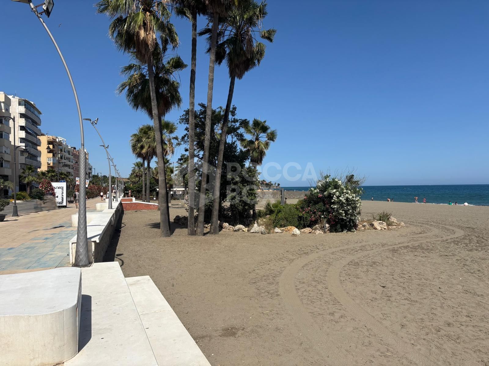 For Sale or Rent – Commercial Premises on Calle Caridad, Estepona