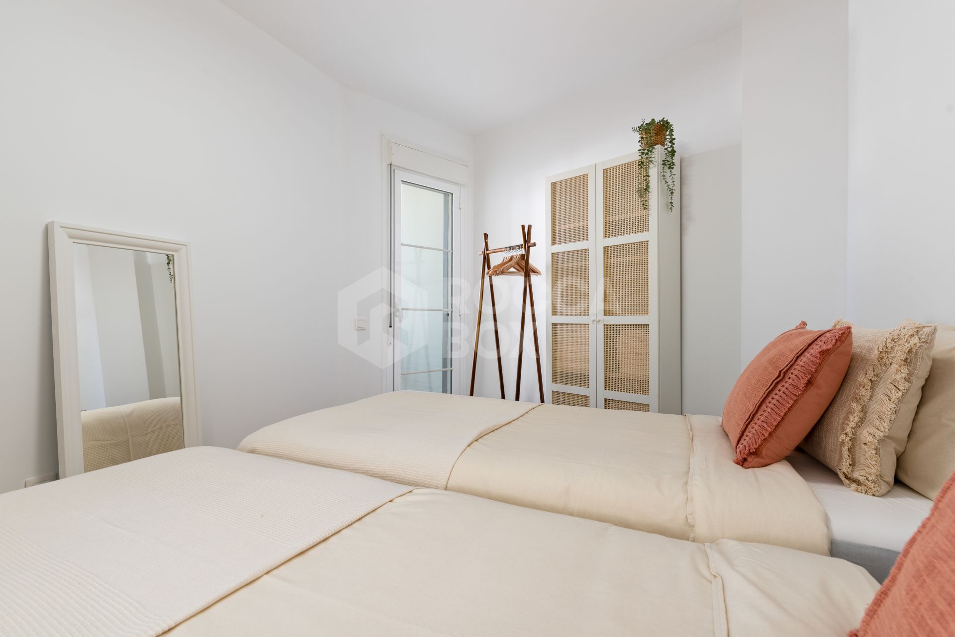 Elegant Two-Bedroom Apartment in Manilva