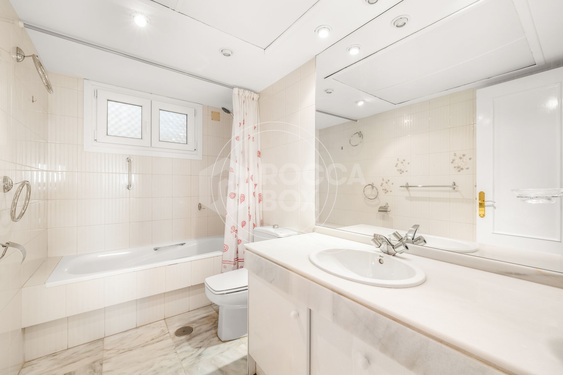 Ground Floor Apartment for sale in Playa del Moral, Estepona West