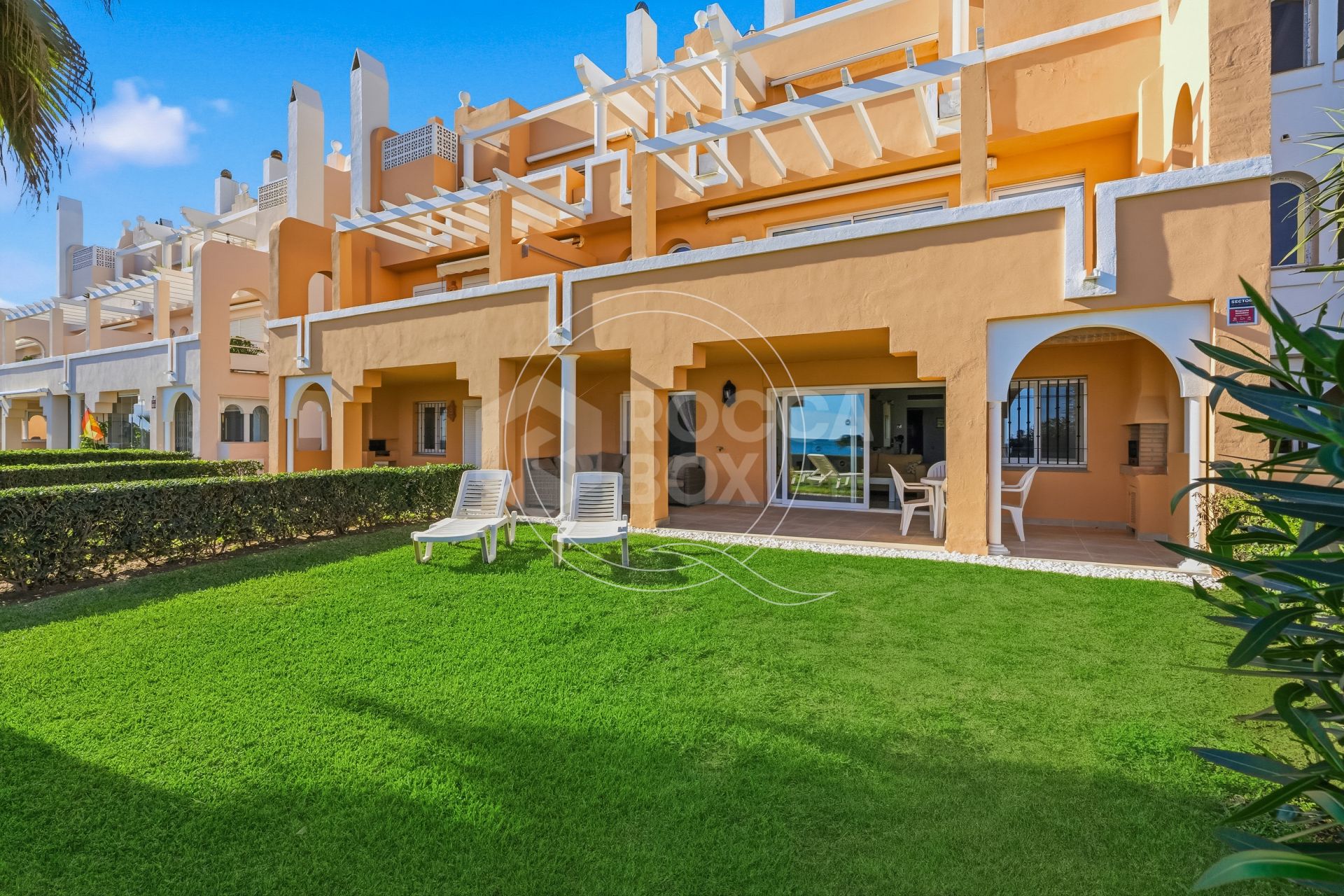 Ground Floor Apartment for sale in Playa del Moral, Estepona West