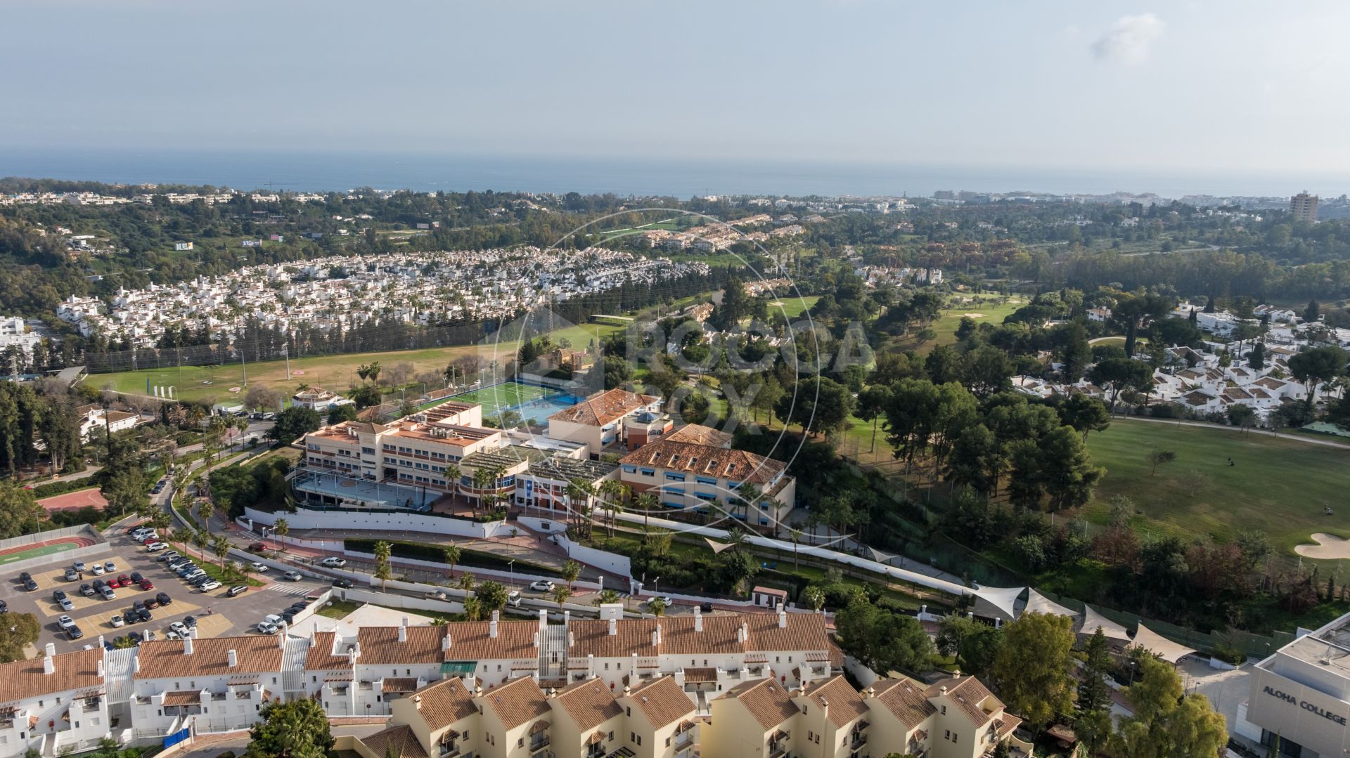 Elegant Renovated Townhouse Near Aloha Golf – Private Garden and Gated Community