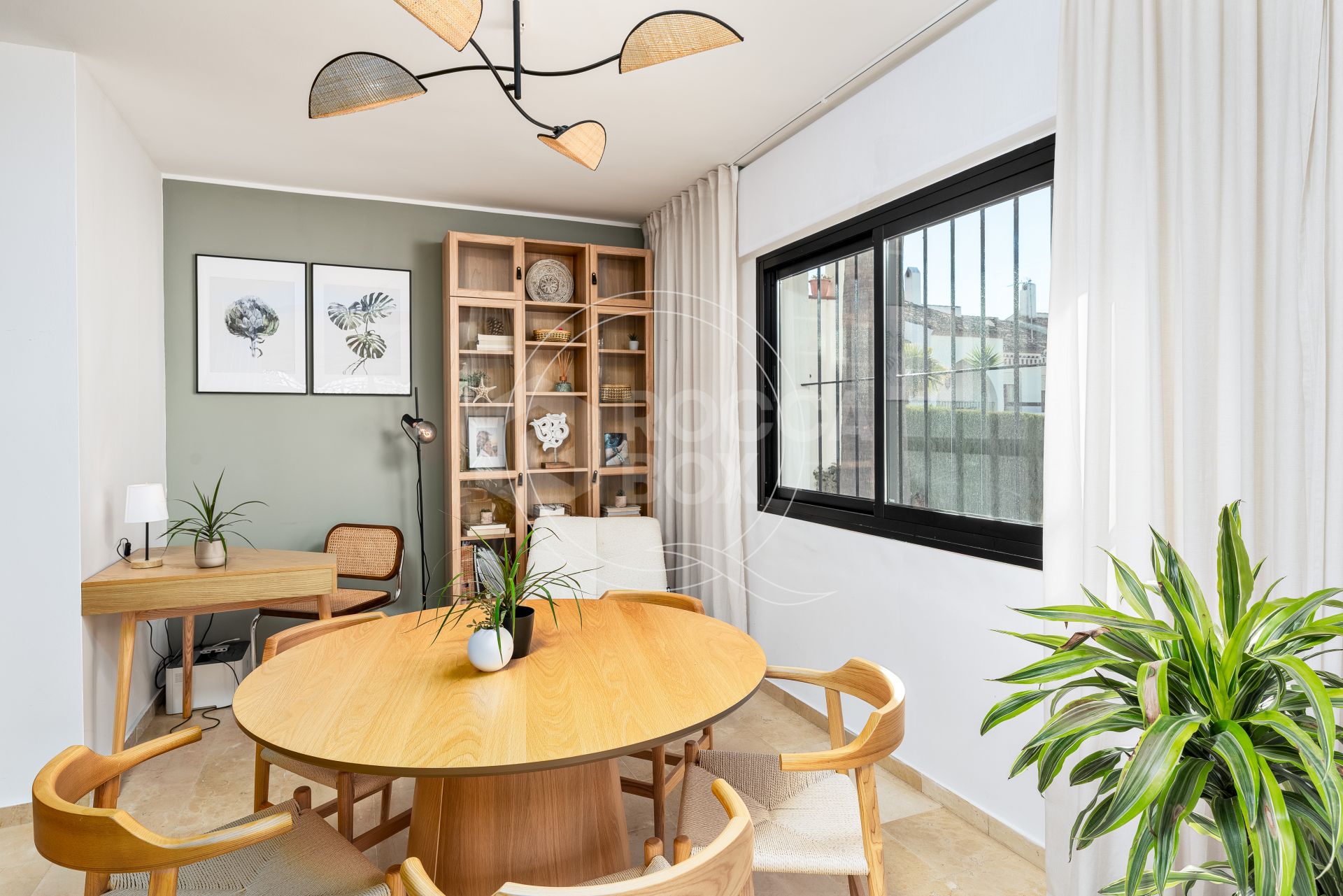 Stunning semi-detached house in Bel Air – official rental licence and 900m from the beach